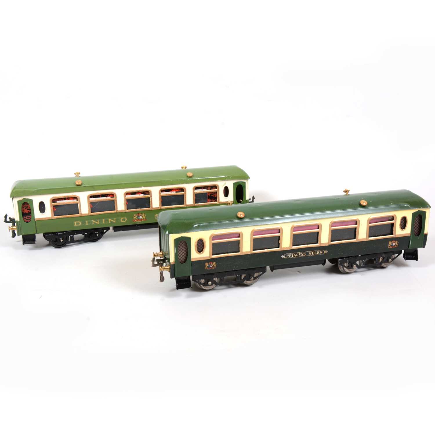 Lot 37 - Two Hornby O gauge No.2 Pullman coaches, green, 'Princess Helen' and 'Dining Saloon'