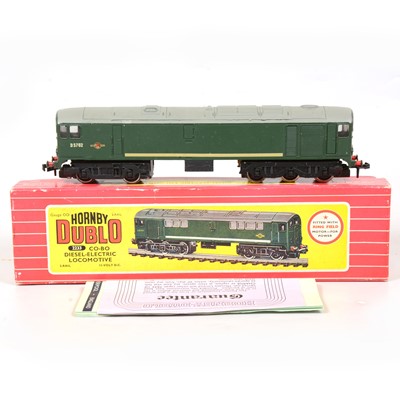 Lot 76 - Hornby Dublo OO gauge diesel locomotive, 2233 BR D5702, green, boxed with paperwork.