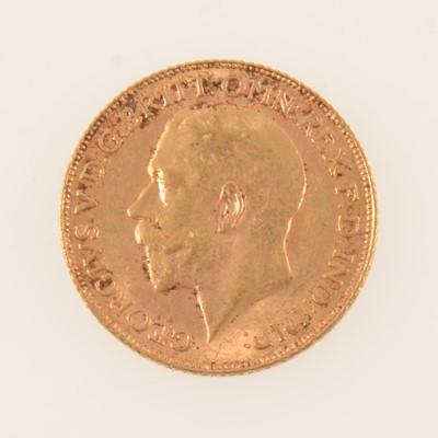 Lot 347 - George V gold Sovereign coin, 1911