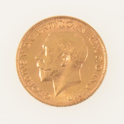 Lot 345 - George V gold Sovereign coin, 1912, 8g.