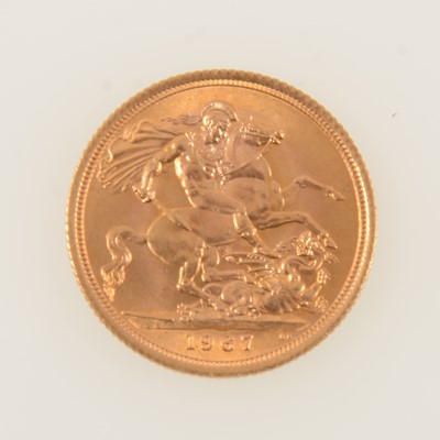 Lot 359 - Elizabeth II gold Sovereign coin, 1967