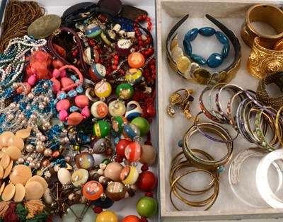 Lot 391 - Vintage costume jewellery, bangles, bead necklaces