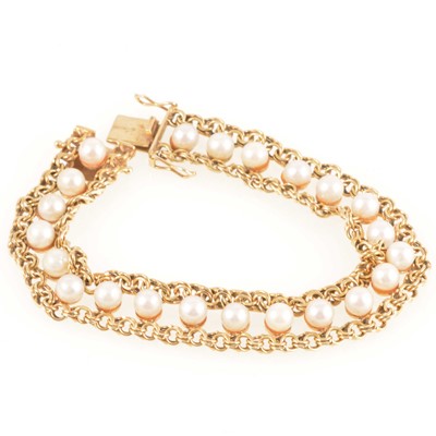 Lot 258 - A 9 carat gold bracelet set with a row of cultured pearls.