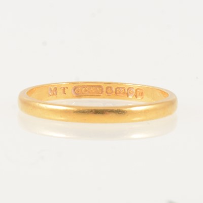 Lot 315 - A 22 carat yellow gold wedding band