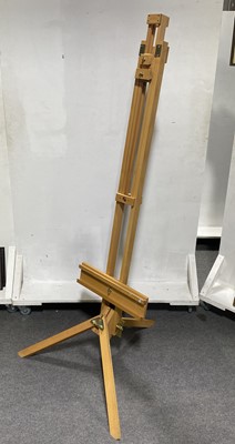 Lot 615A - Folding radial artist's easel by Windsor & Newton