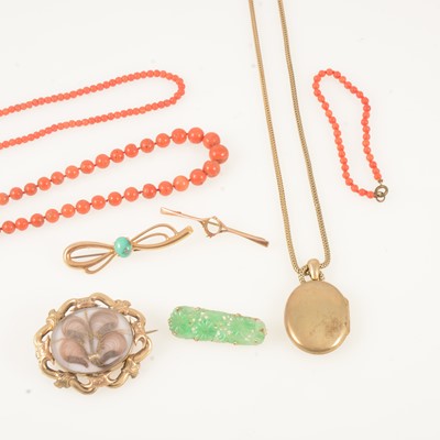 Lot 386 - Victorian and later jewellery, brooches, metal guard chain, coral.