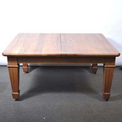 Lot 476 - Edwardian oak dining table