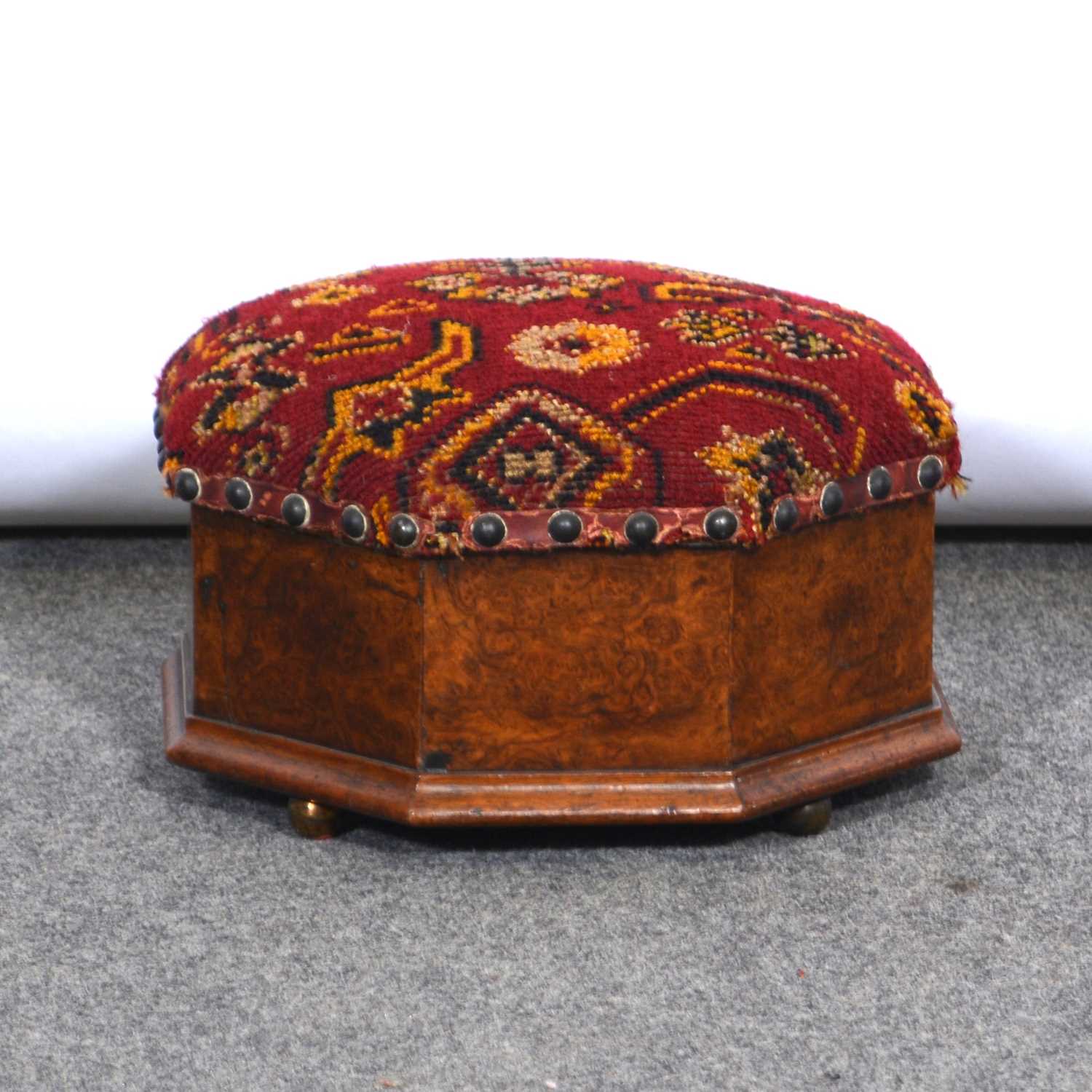 Lot 667 - Victorian spitoon