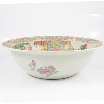 Lot 4 - Large Chinese porcelain basin