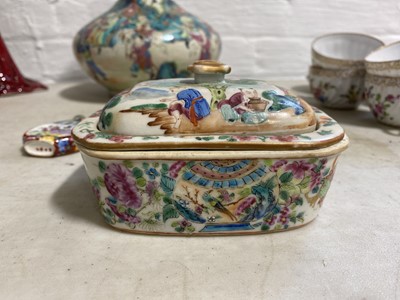 Lot 3 - Chinese porcelain bottle vase with cover, a small box and a scent bottle