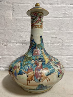 Lot 3 - Chinese porcelain bottle vase with cover, a small box and a scent bottle
