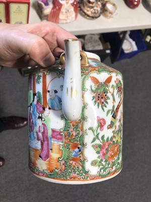 Lot 13 - Chinese famille rose tea kettle