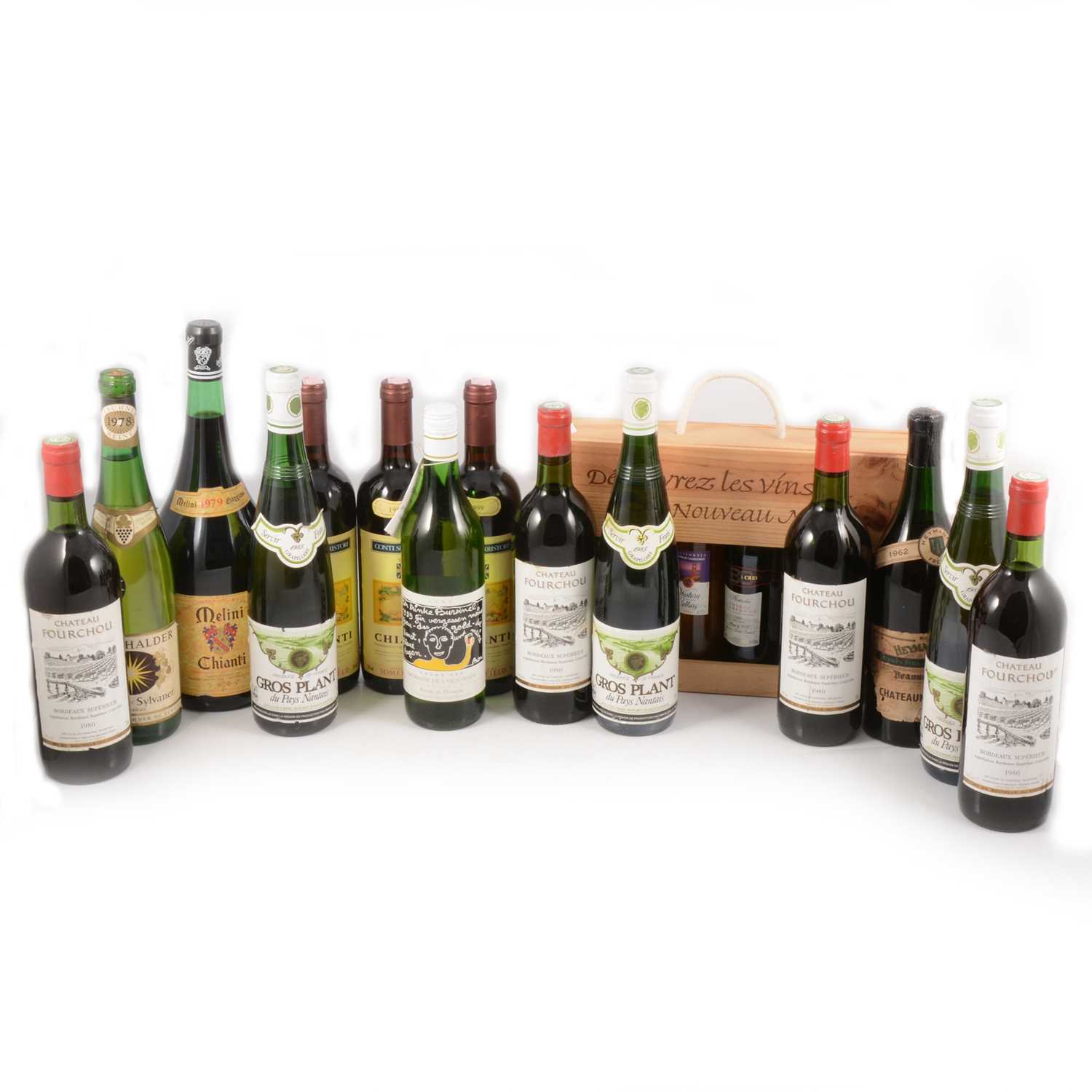 Lot 114 - Fourteen bottles of assorted table wines and a presentation case of half bottles