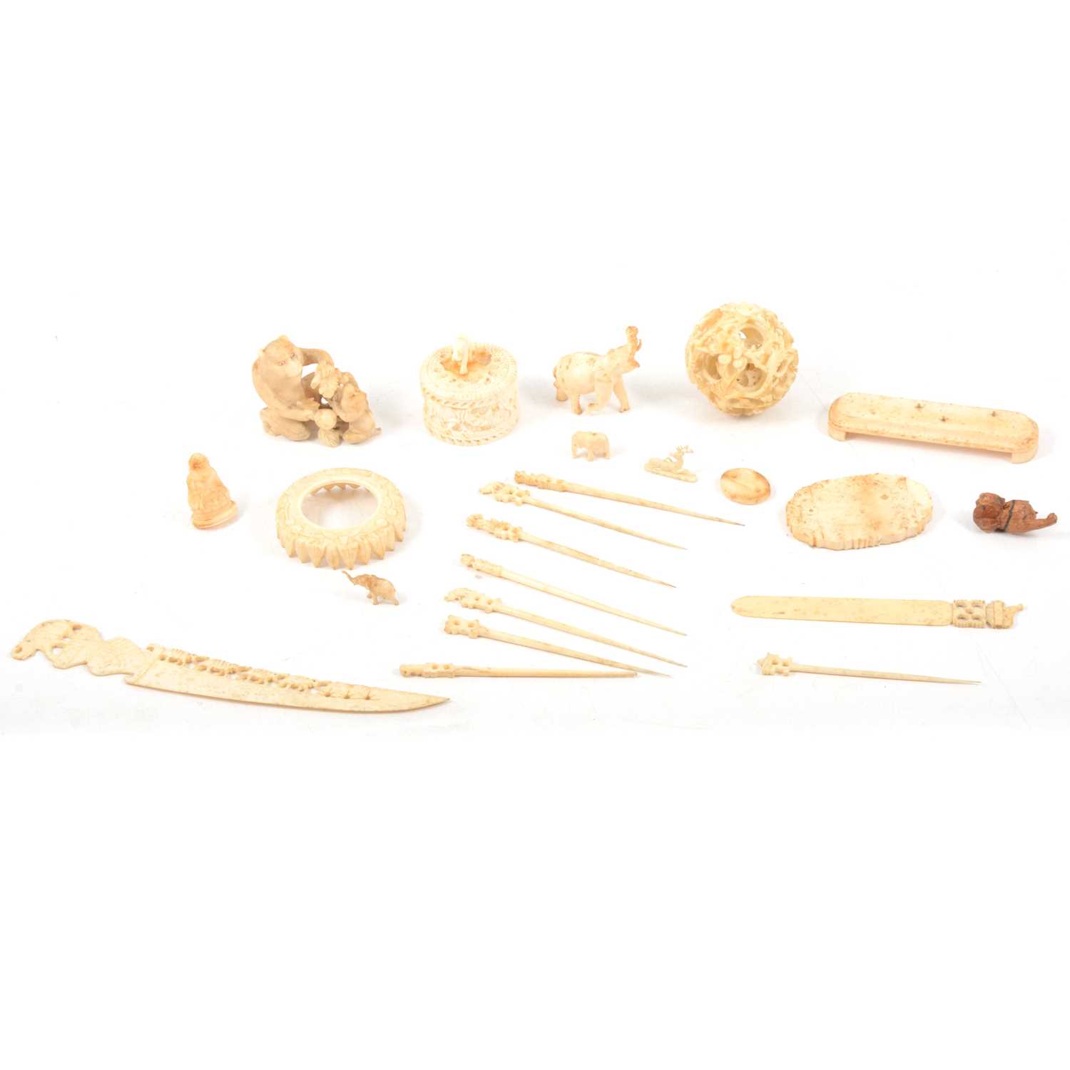 Lot 87 - Quantity of carved ivory and bone ornaments including a Japanese netsuke