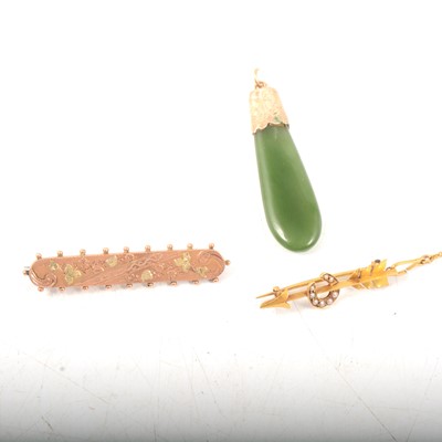 Lot 366 - Two bar brooches and a nephrite pendant