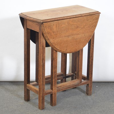 Lot 470 - Small oak gateleg table