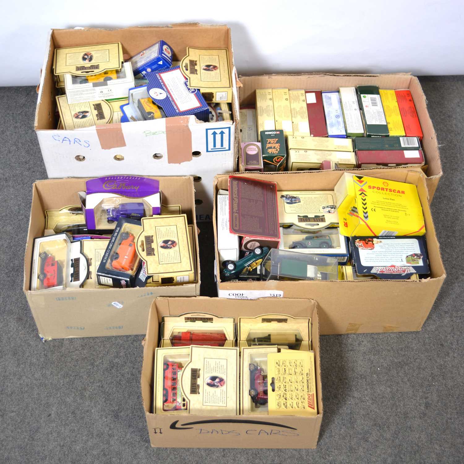 Lot 147 - A large collection of model cars, approx 130