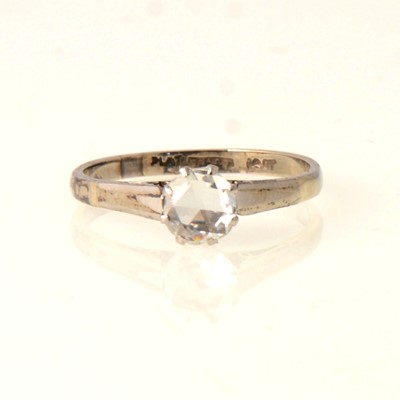 Lot 59 - A diamond solitaire ring.