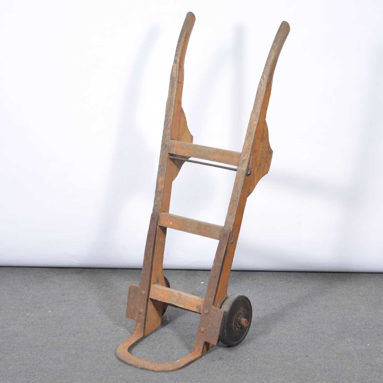 Lot 476 - Vintage sack barrow.