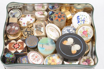 Lot 18 - Small collection of pin and pill boxes