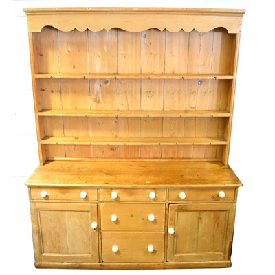 Lot 564 - Georgian pine dresser