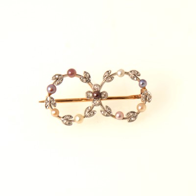Lot 90 - A small diamond and seed pearl brooch.