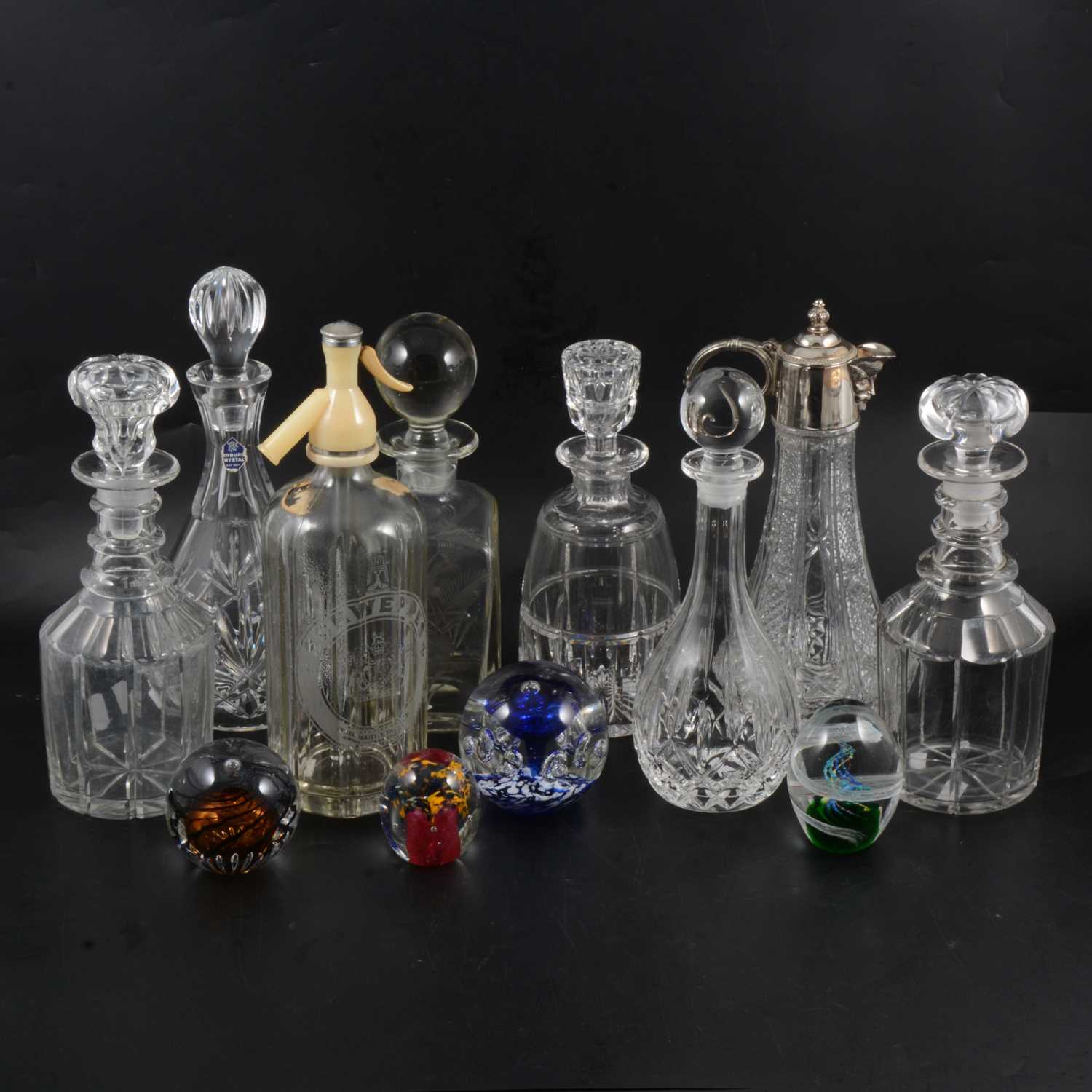 Lot 108 - A collection of glassware, including paperweights.