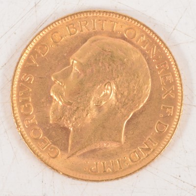 Lot 218 - George V gold Sovereign coin, 1911