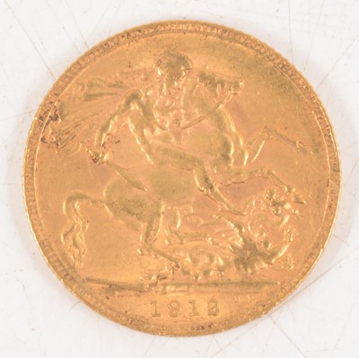 Lot 213 - George V gold Sovereign coin, 1912