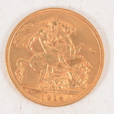 Lot 203 - George V gold Sovereign coin, 1914