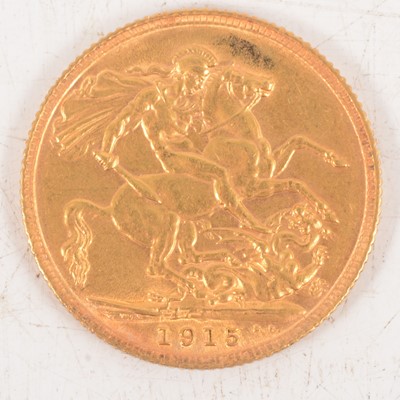 Lot 196 - George V gold Sovereign coin, 1915