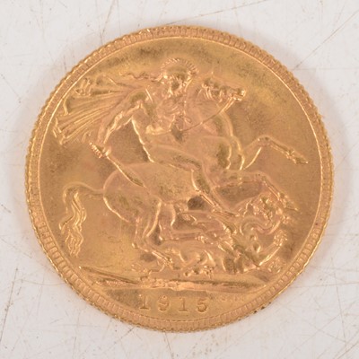 Lot 197 - George V gold Sovereign coin, 1915