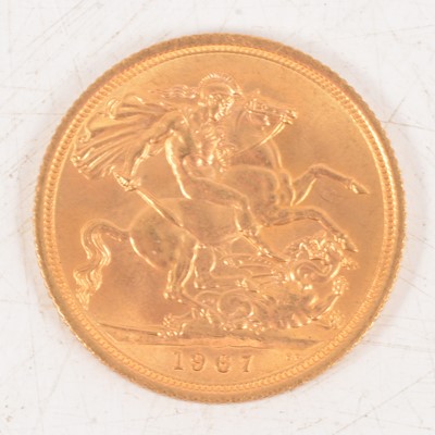 Lot 185 - Elizabeth II gold Sovereign coin, 1967