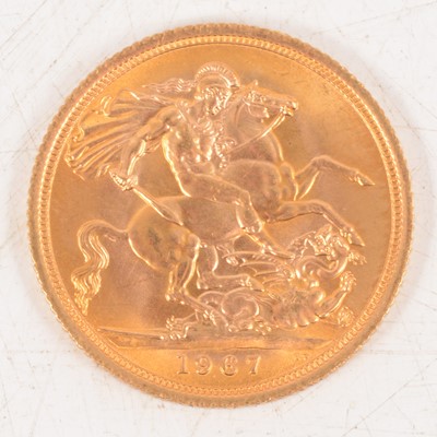 Lot 190 - Elizabeth II gold Sovereign coin, 1967