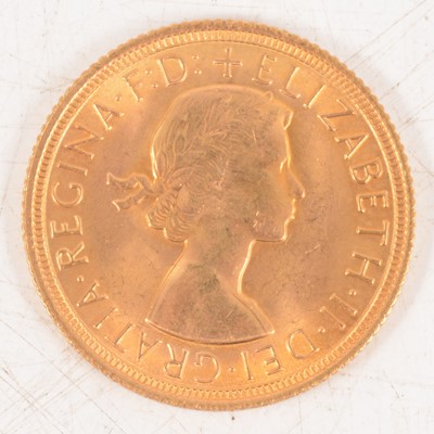 Lot 190 - Elizabeth II gold Sovereign coin, 1967