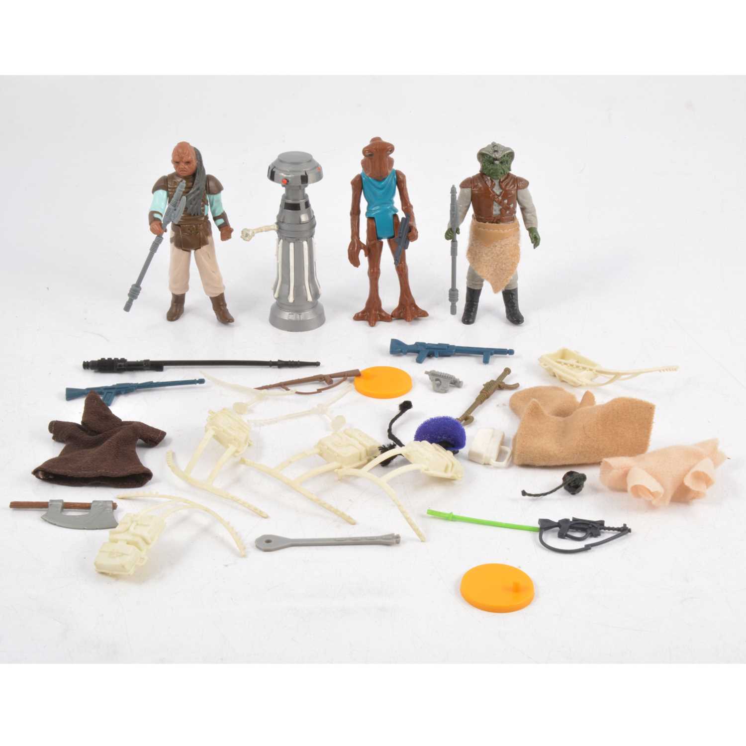 Lot 213 - Four original Star Wars figures and loose weapons/accessories.