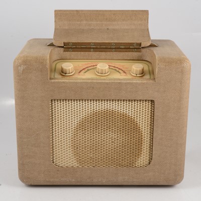 Lot 132 - A vintage Bush BAC 31 radio.