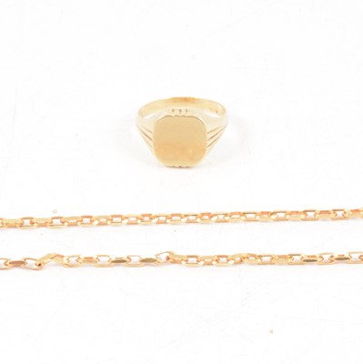 Lot 158 - A 9 carat gold chain and 585 signet ring.