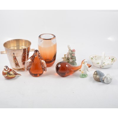 Lot 79 - Decorative ceramics and glass
