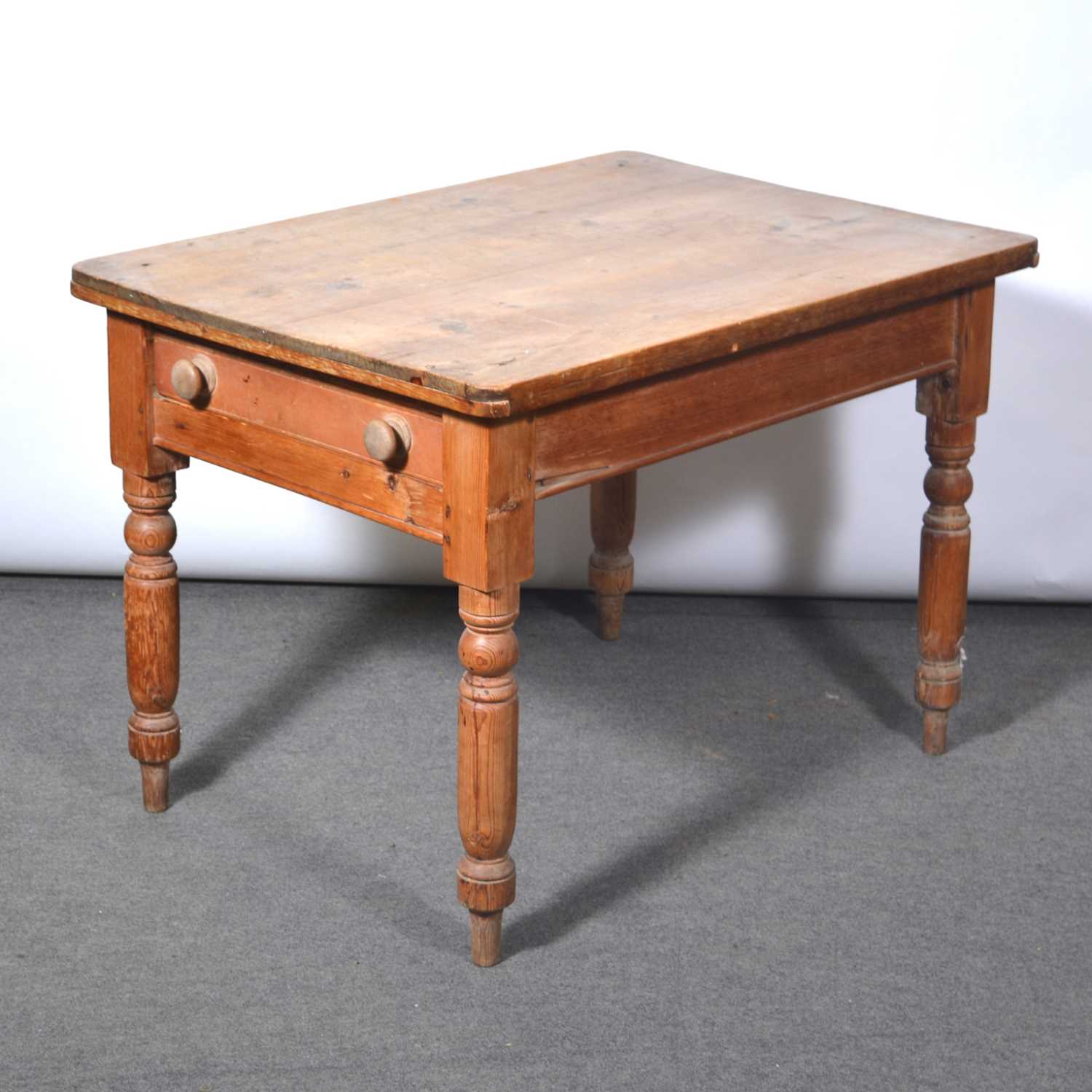 Lot 539 - Small pine kitchen table