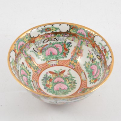 Lot 22 - A reproduction Chinese porcelain rosebowl