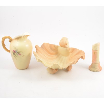 Lot 88 - Three items of Worcester blush ivory ware