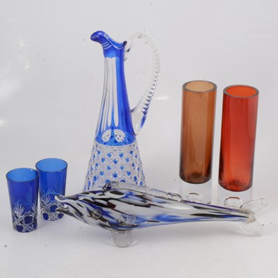 Lot 112 - A collection of decorative glassware