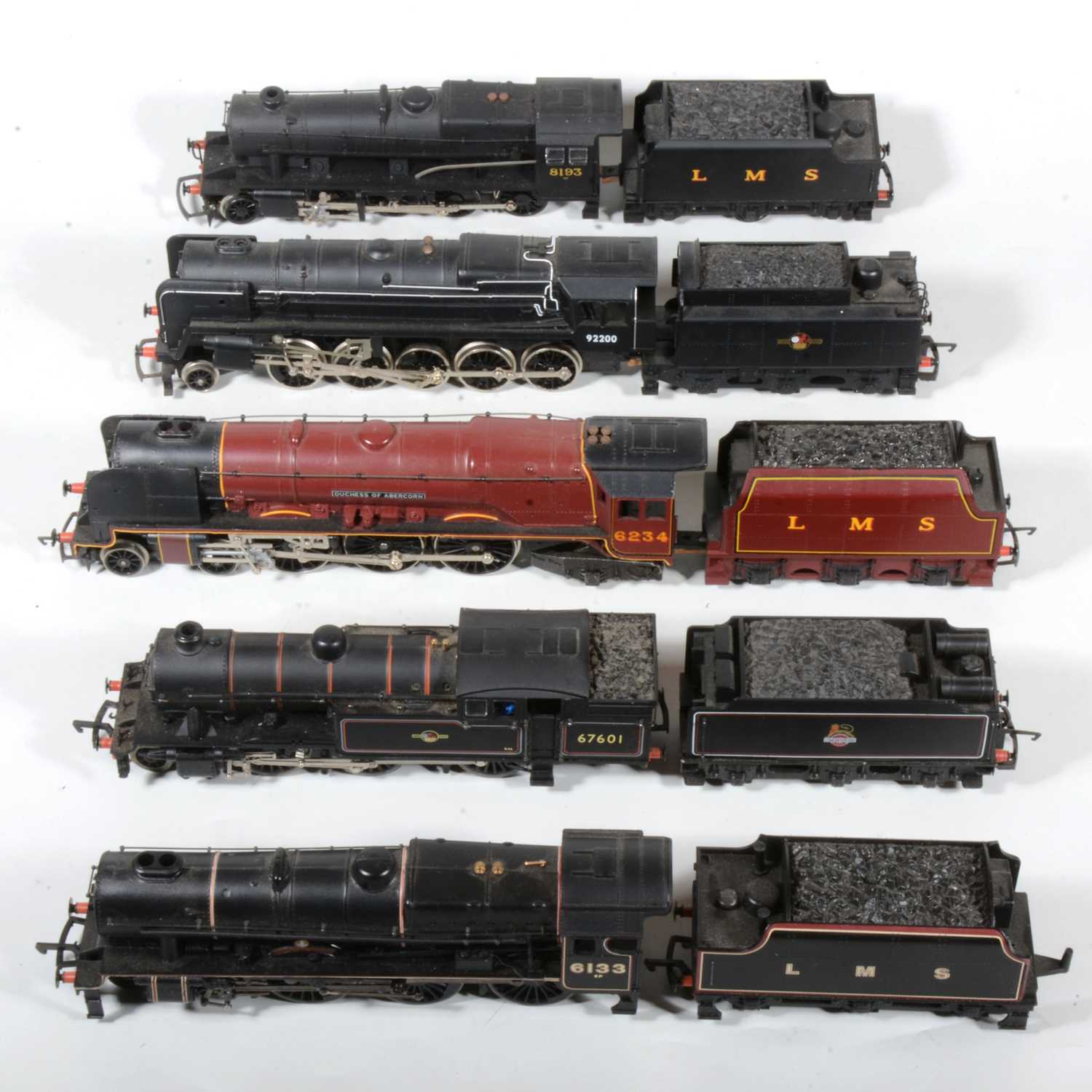Lot 41 - Five OO gauge model railway locomotives and a spare tender.