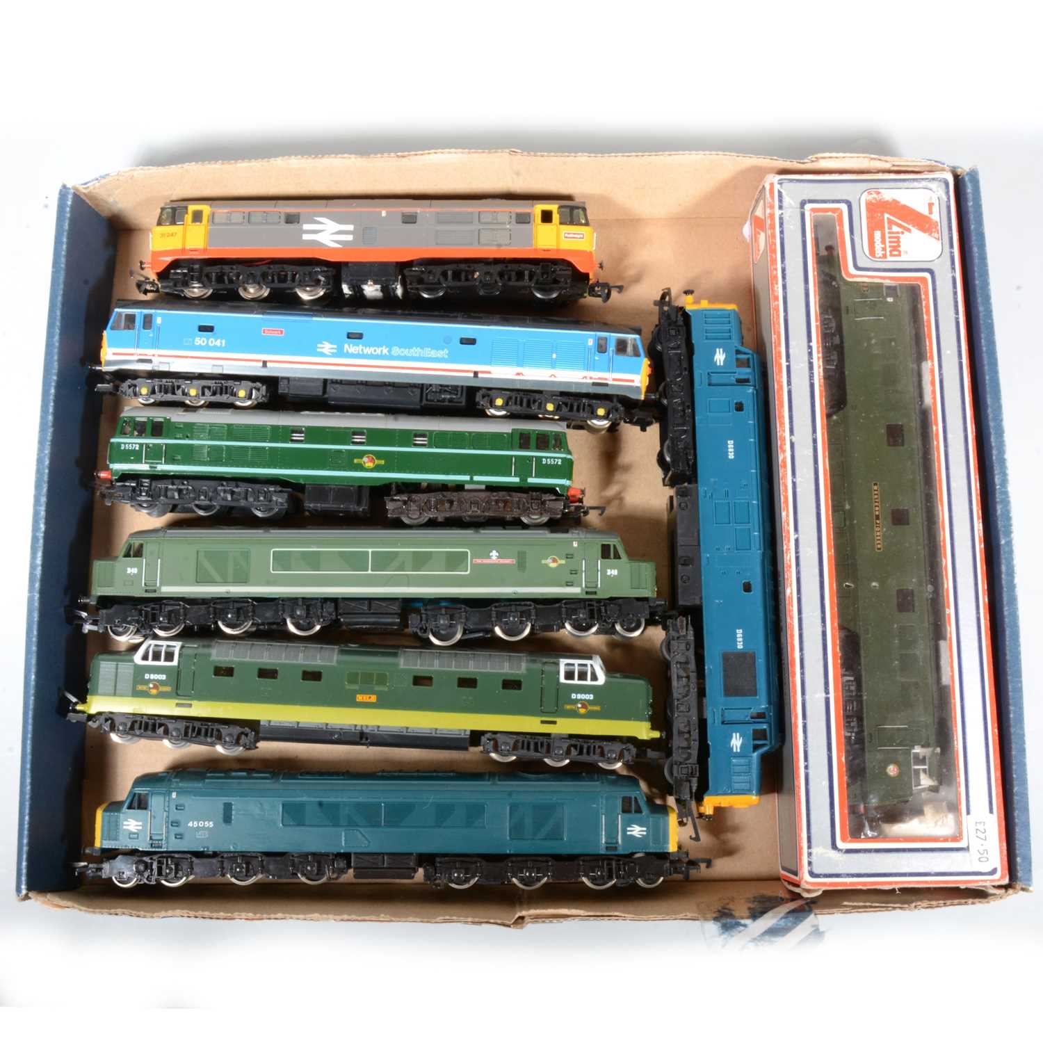 Lot 33 - Eight OO gauge model railway diesel locomotives