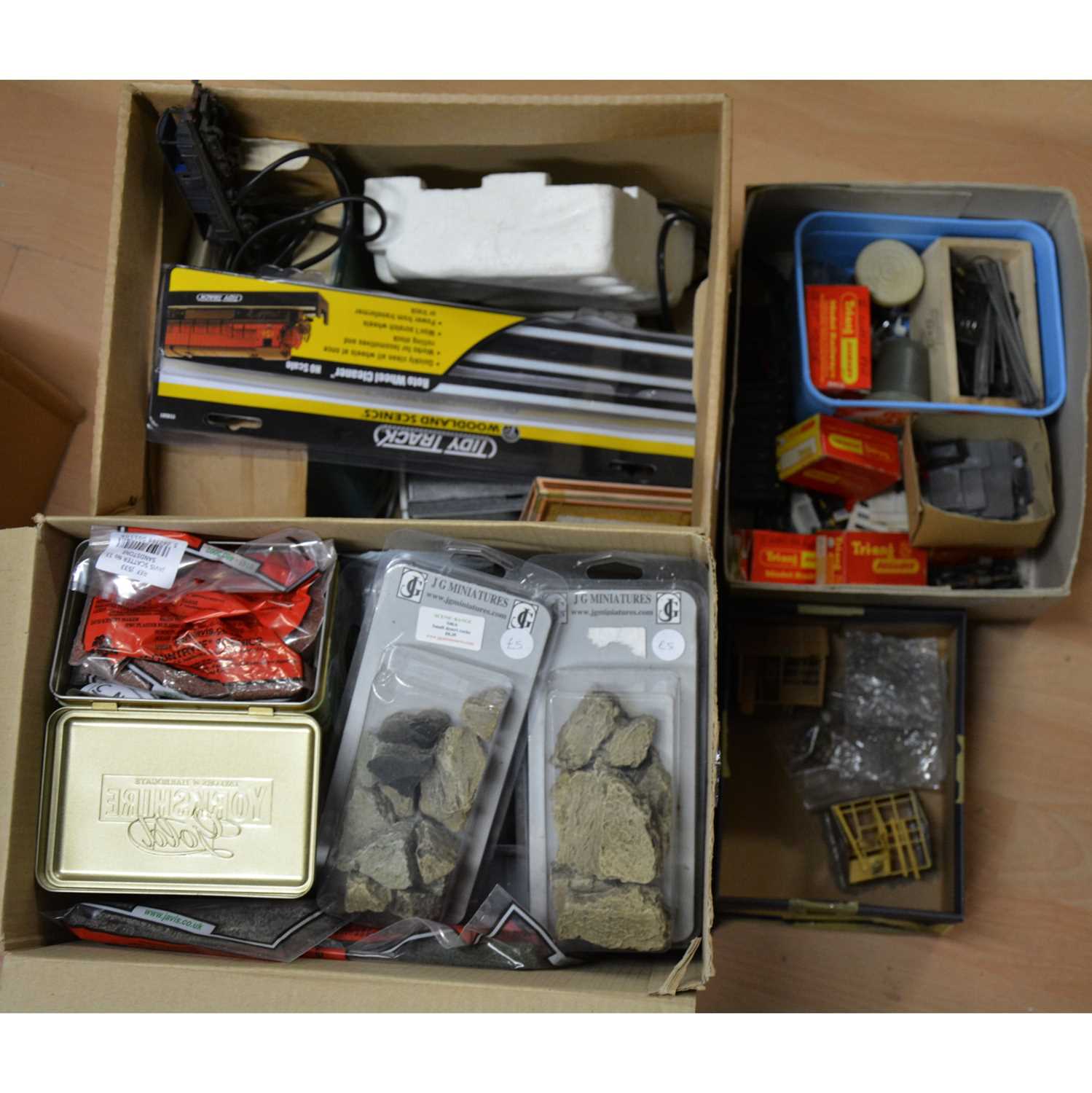 Lot 76 - Three boxes of OO gauge model railway accessories and parts