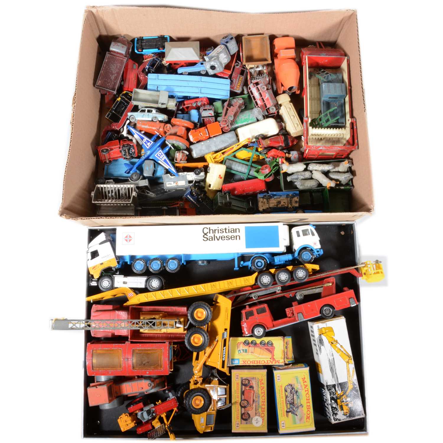 Lot 160 - Two trays of loose die-cast models and vehicles, including Corgi Chipperfield's Circus 6x6 truck