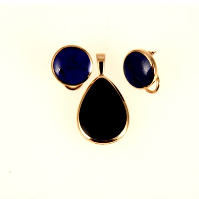 Lot 264 - A pair of lapis lazuli earrings and black onyx pendant.