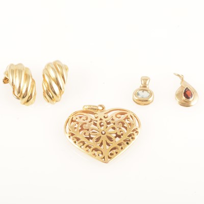 Lot 248 - A collection of 9 carat gold modern gold jewellery.