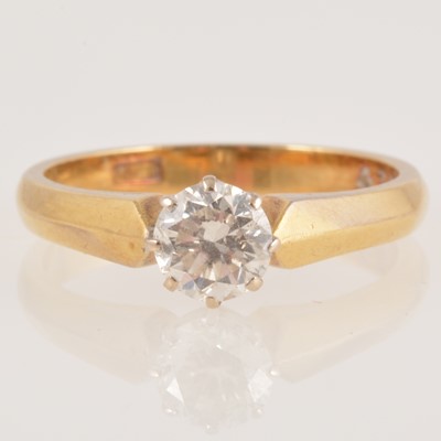 Lot 224 - A diamond solitaire ring.